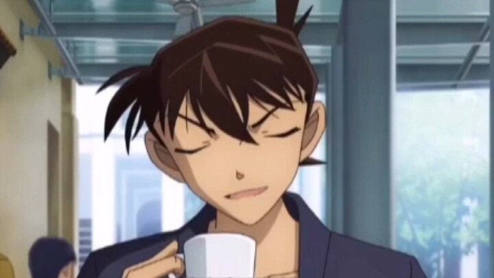 Detective Conan: Kidd tries to show off in front of Conan, but ends up in failure every time.