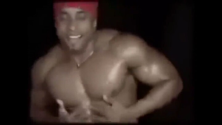 Ricardo Milos dances to Super idol