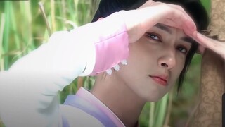 "Thật buồn cười là web drama này nghèo nàn thế mà Quan Hồng lại xinh đẹp như Thầy Fengshi"