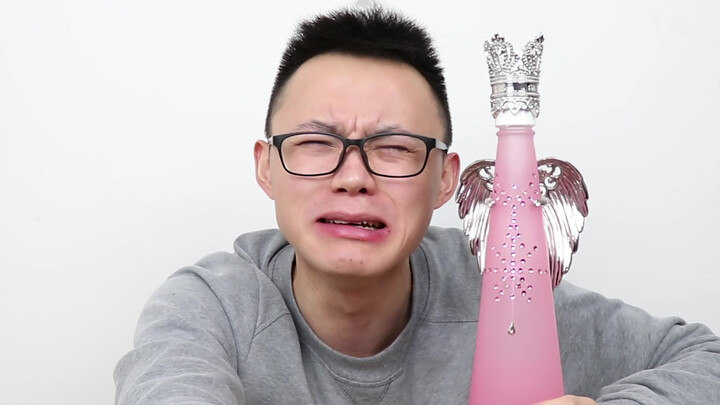 How Does a 1400-yuan Bottle of Water Taste? | 100 Yuan for Each Sip