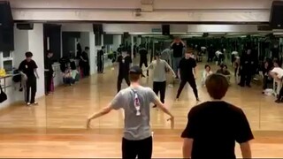 [หวังอี้ป๋อ] ห้องซ้อมดับเพลิงหวังอี้ป๋อ cr. Inception Dance Company