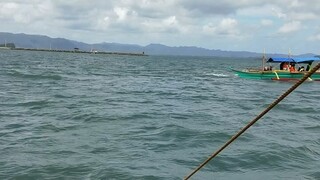 他也许真的爱她，但是也没有那么爱她。他也不会因为爱她失去她而难过，只是因为他没法接受自己可能即将失去。