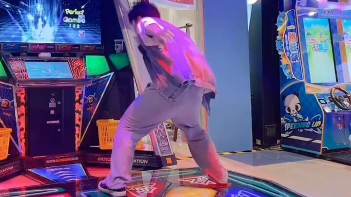 Senang sekali bertemu Anda di musim panas yang terik ini! Xiao Gui-Jangan Panggil Aku Da Vinci (Vers