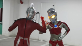 Latihan harian Ultraman Ace dan Ultraman Seven