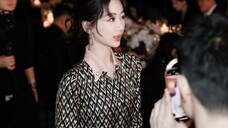 Yang Zi × Marie Claire ❤Cô ấy lấp lánh và thu hút sự chú ý! Vẫy tay chào mọi người sau khi tan sở