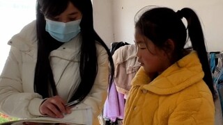Tôi nghe nói giáo viên đến đây để kiểm tra bài tập về nhà cho kỳ nghỉ đông! Tôi đi tàu đêm và mua vé