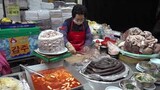 Xúc xích ruột heo (sundae) & Tteokbokki - Món ăn đường phố Hàn Quốc