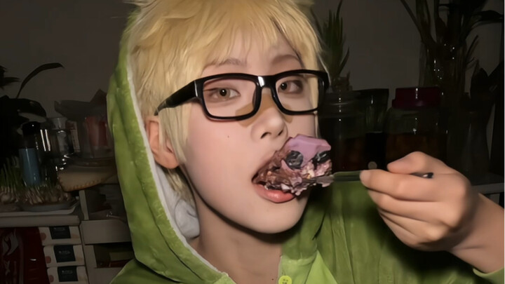 【Tsukishima Hotaru】What? Watching a cool guy eating immersive food in the middle of the night