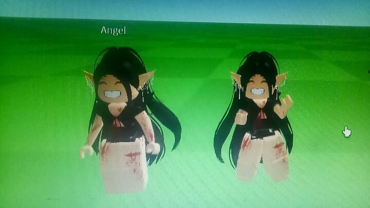 hi you can play with me on roblox 💙😍@kimhyurin