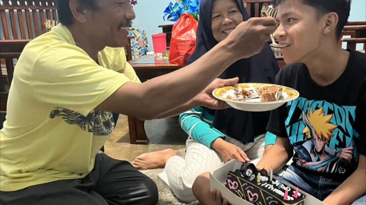 ini anggota bajak laut topi jerami yg baru lagi hari ultahnya balik kampung dulu