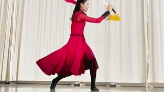 Khiêu vũ với thanh kiếm hoa sen và ca hát với cung trăng