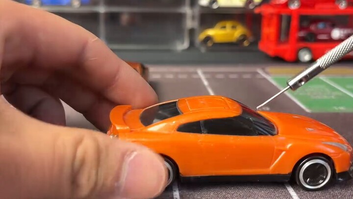 McDonald's dan Tomica bersama-sama meluncurkan mobil GTR
