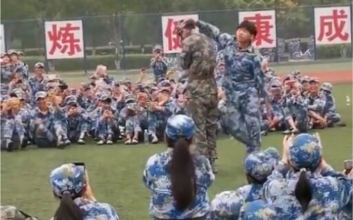 教官都害羞了，所以说男生骚起来就。。。