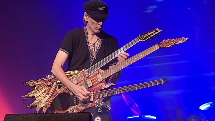 Adegan "Teeth of the Hydra" Steve Vai, pasti cukup dekat!