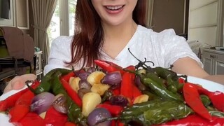 Nah ini ya cara masaknya …. Tumis cabe super simple yang ternyata enakkk …