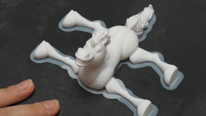 神奇融合：3D打印分腿马与手绘绚丽绽放！