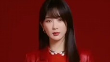 Tawa! Apakah Anda terlihat cantik dalam blockbuster gaya ungu-merah Yang?