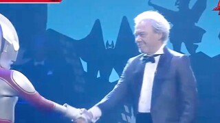 Đây là một cảnh kinh điển sẽ không bao giờ xuất hiện nữa! Cơ thể con người và Ultraman hiếm khi bắt 
