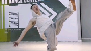 听到XG新歌TGIF的苯人be like