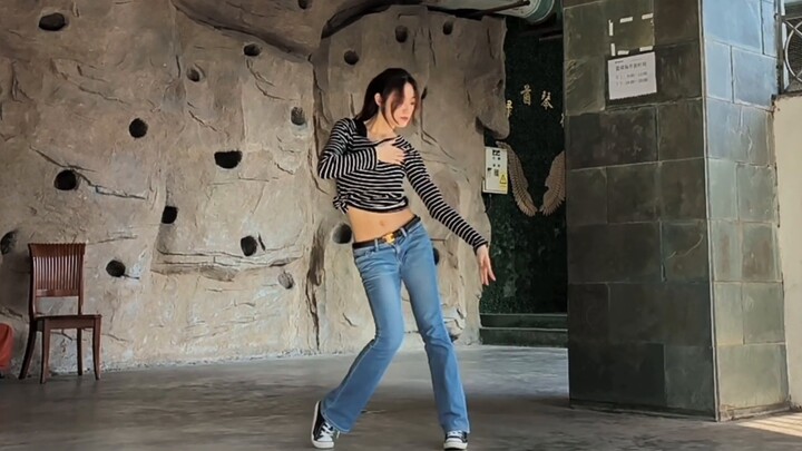 [Woowei] Ini memiliki cita rasa grup generasi kedua, ruang latihan fx "Disturbia" cover dance