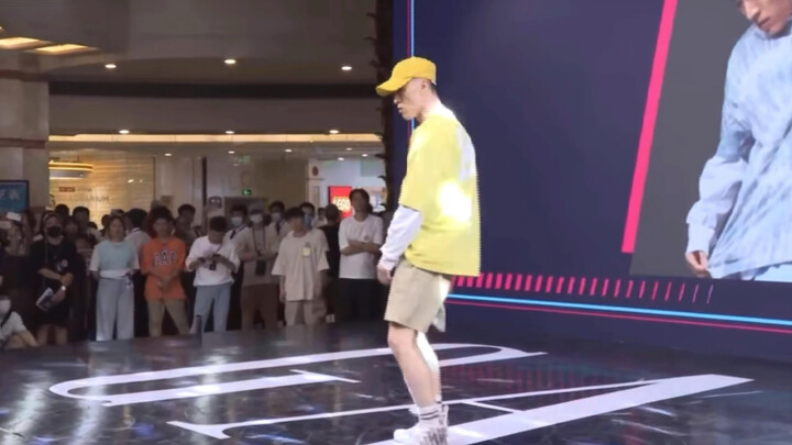 【Krump X Trix】กรรมการตัดสินการเต้นสตรีท ใช้ความแข็งแกร่งและความมั่นใจของคุณเพื่อแสดงทักษะของคุณ