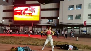 Adegan kematian sosial yang besar! Menari ITZY's Not Shy di taman bermain Universitas Peking! !