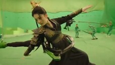 Saya mencari kawat hula hoop untuk mengetahui highlight akting Zhao Liying. Memang benar banyak sele