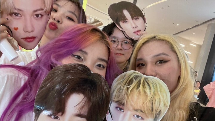 Surprise! JYP and his fans actually appeared at the dance scene in Hangzhou... PS: Wearing a mask re