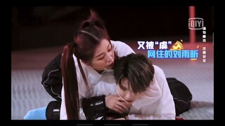 XIN Liu and Esther Yu Moments | XinXin Moments #LetsParty #XinXin #IQIYI 刘雨昕 X 虞书欣