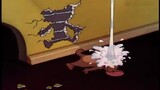 Saat Anda membuka Tom and Jerry #1 dengan Plants vs. Zombies si tikus putih yang menakutkan