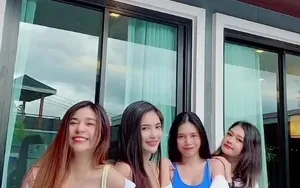 สีเหลืองแผ่นดินใหญ่คนจีนใช่มั้ยค่ะ