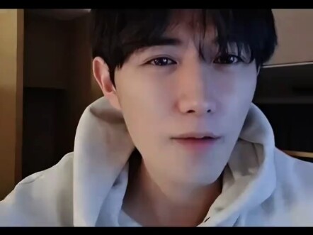 "Bạn cho một người phụ nữ ba hoặc bốn trăm, cô ấy sẽ coi thường bạn, bạn cho một người anh em ba hoặ