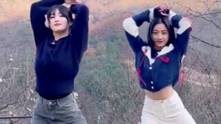 TWICE MOMO + Jihyo nhảy theo bài hát mới của YG!