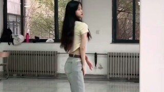 Quần jeans cực kỳ phù hợp với người có dáng quả lê. Chiếc quần này rất phù hợp với những người có dá