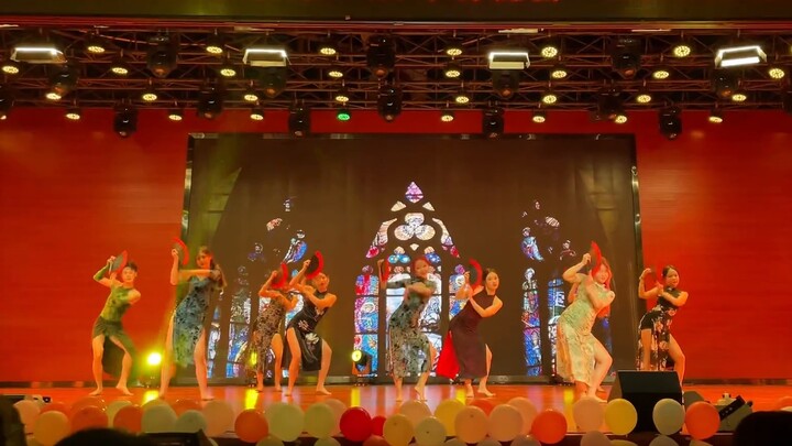 [JustDance Street Dance Association แห่งมหาวิทยาลัย Southwest Jiaotong] นักศึกษาเต้นรำตามจังหวะแจ๊สใ