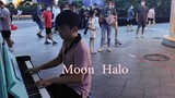 "Moon Halo": Phiên bản đệm piano trên đường phố
