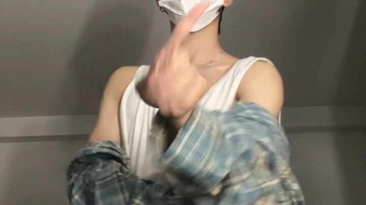 [What is Tao doing] Please like the first video three times!