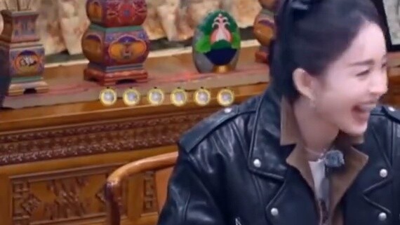 Chen Zheyuan hanya menonton kesenangan dan tidak keberatan membuat masalah hahahahaha
