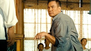 Master Luo: This table is really slippery. How can I beat Ip Man?