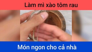 Làm mì xào tôm rau