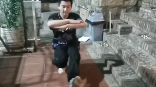 哥萨克舞嗷，点赞要能过1000，我上大街跳