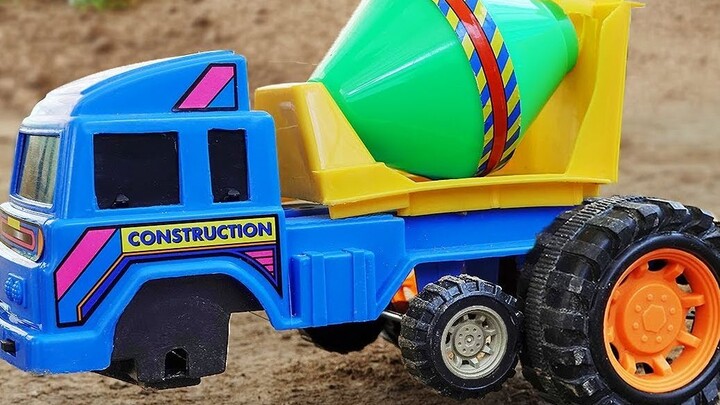 Candy fruit engineering vehicle: assemble and make concrete mixer truck children's toys