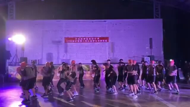 台湾学生表演香蕉君跳舞