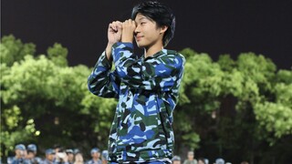 军训但是随机舞蹈！！