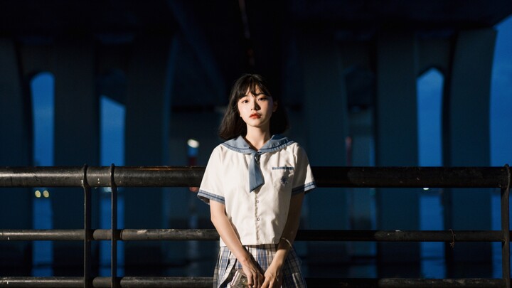 เด็กอายุสิบแปดปีที่สดใส! บลิง บลิง