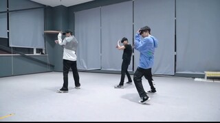 [He Junlin][Yan Haoxiang] I really love the practice room training scene. By the way, I think I have