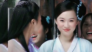 She is really the epitome of beauty and purity! It's a pity that she doesn't act in costume dramas a