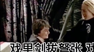 Draco: Tôi cũng muốn được xoa đầu.
