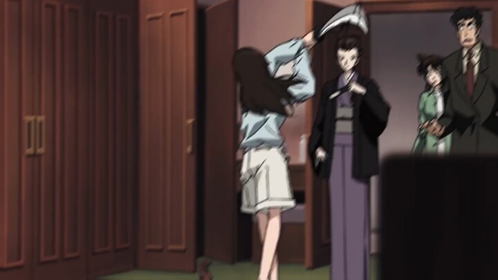 Mẹ của Heiji thực sự là cựu nữ hoàng kata. Bà thực sự rất thanh lịch và cử chỉ của bà không thể so s
