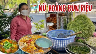 Nữ Hoàng BÚN RIÊU quận 6 bán lại với nồi nước lèo tràn bờ đê đông khách làm không kịp I HiepVlog #33